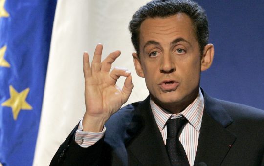 El Presidente de Francia, Nicolás Sarkozy, se enfrentó con políticos de izquierda similares a los nuestros. 18