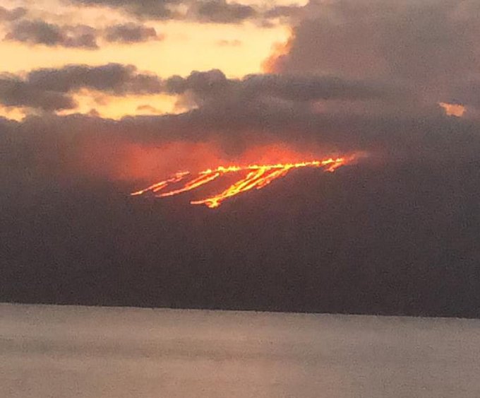 Nueva erupción en el volcán Fernandina 1