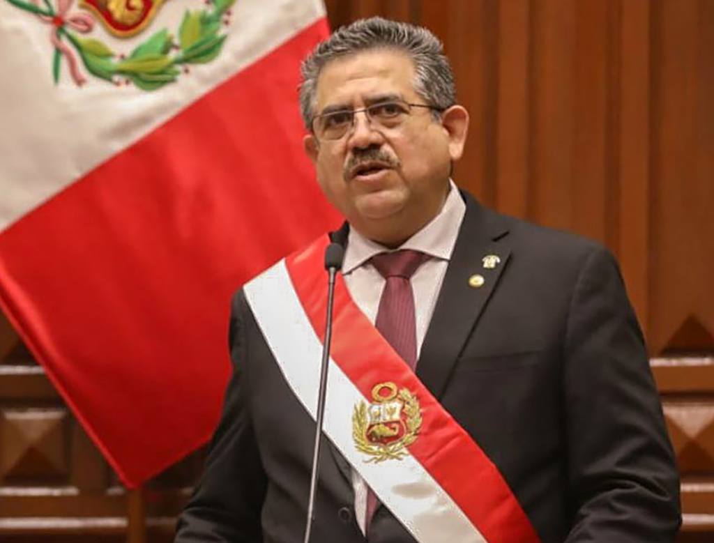Manuel Merino renuncia a la Presidencia de facto tras asesinatos en marcha. 1